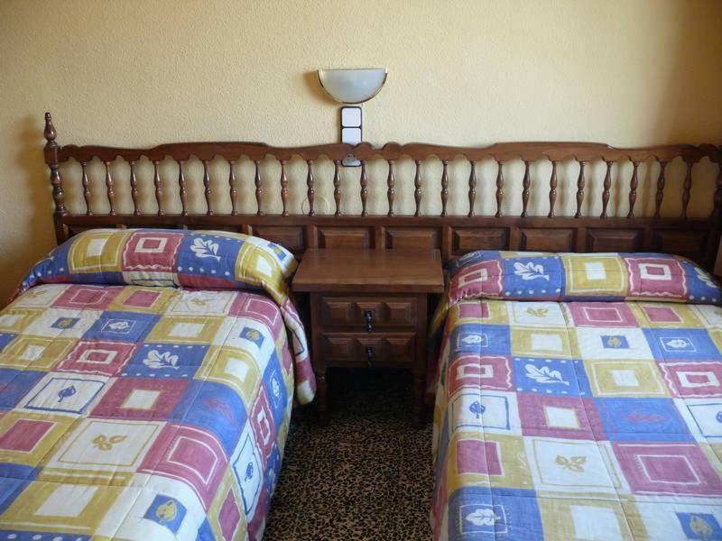 Hostal Rodes Mequinenza Phòng bức ảnh